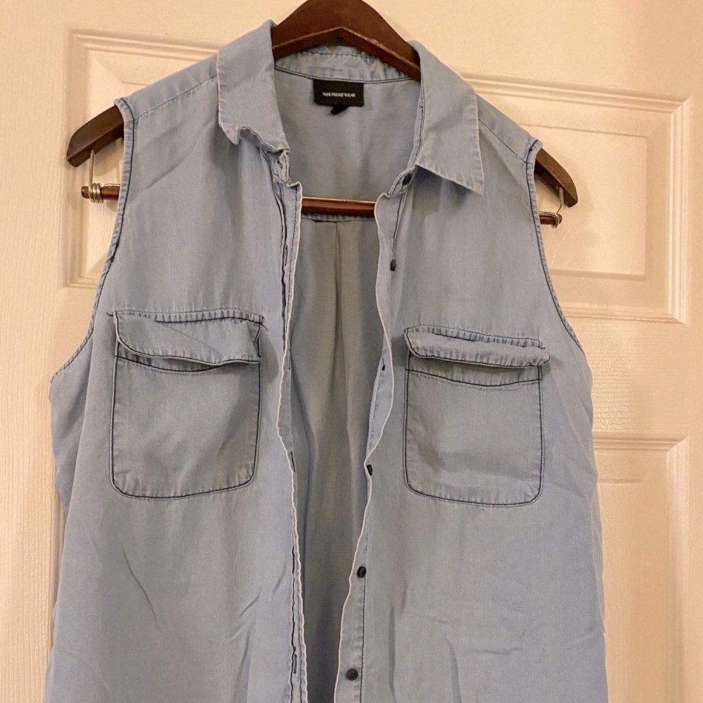 Women’s sleeveless shirt